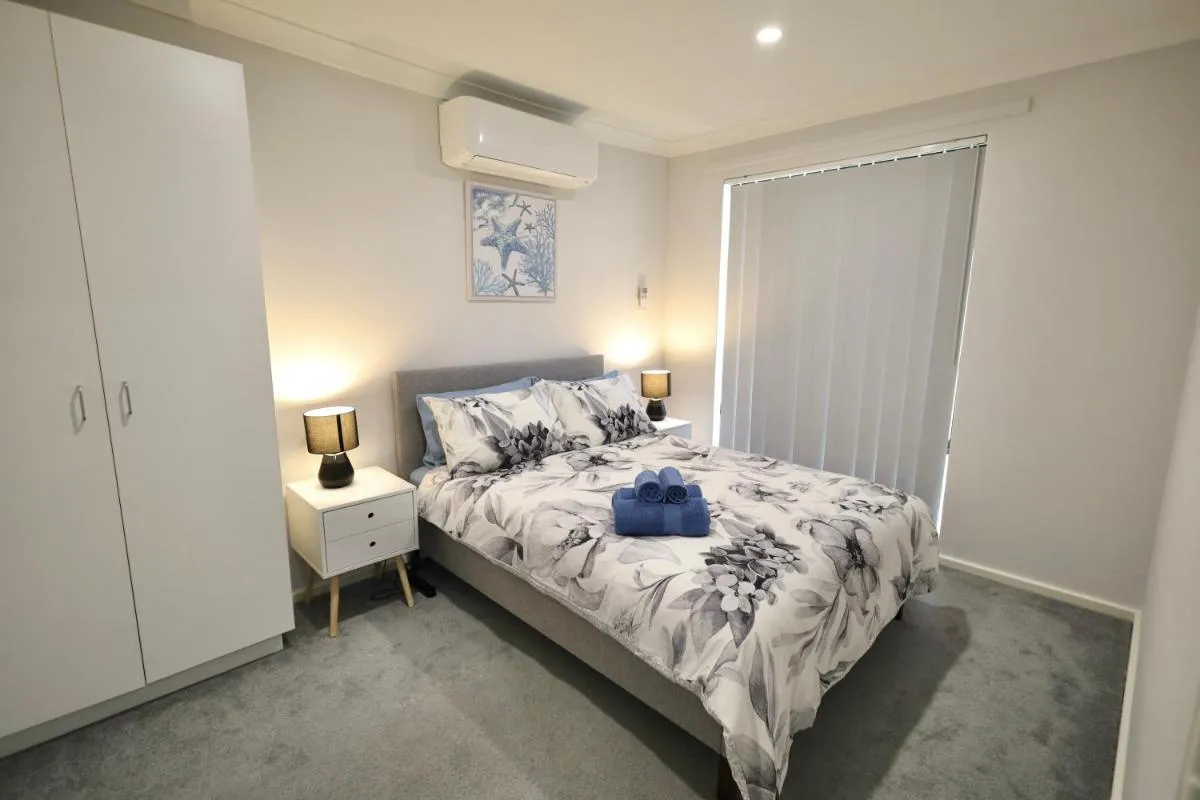 26 Simple Family Home Mirrabooka Sleeps 5 - 2