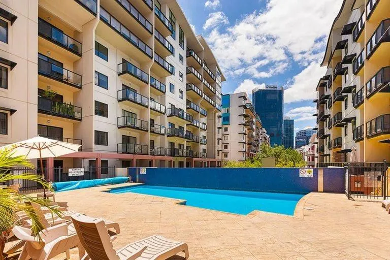 2 Paradise Pool Parking Huge 1br Cbd - 3