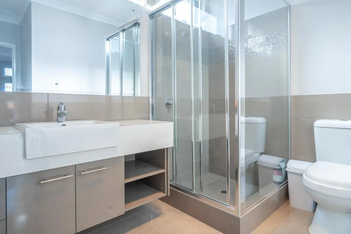 30 Modern & Quiet Retreat -walk To Dining & Shops - 3