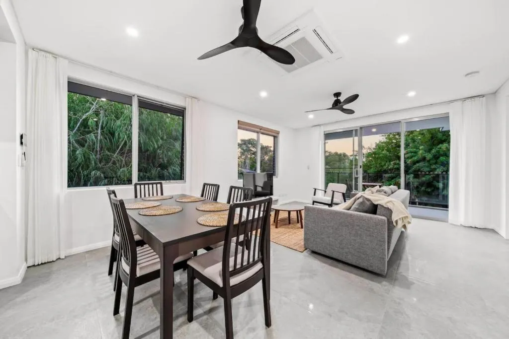 3 bedrooms unit in Scarborough