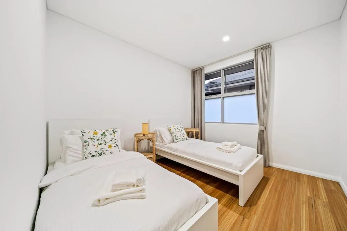 3 bedrooms unit in Scarborough - 2