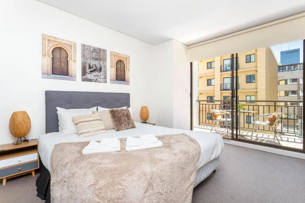404 Big Beautiful One Bed & Balcony
