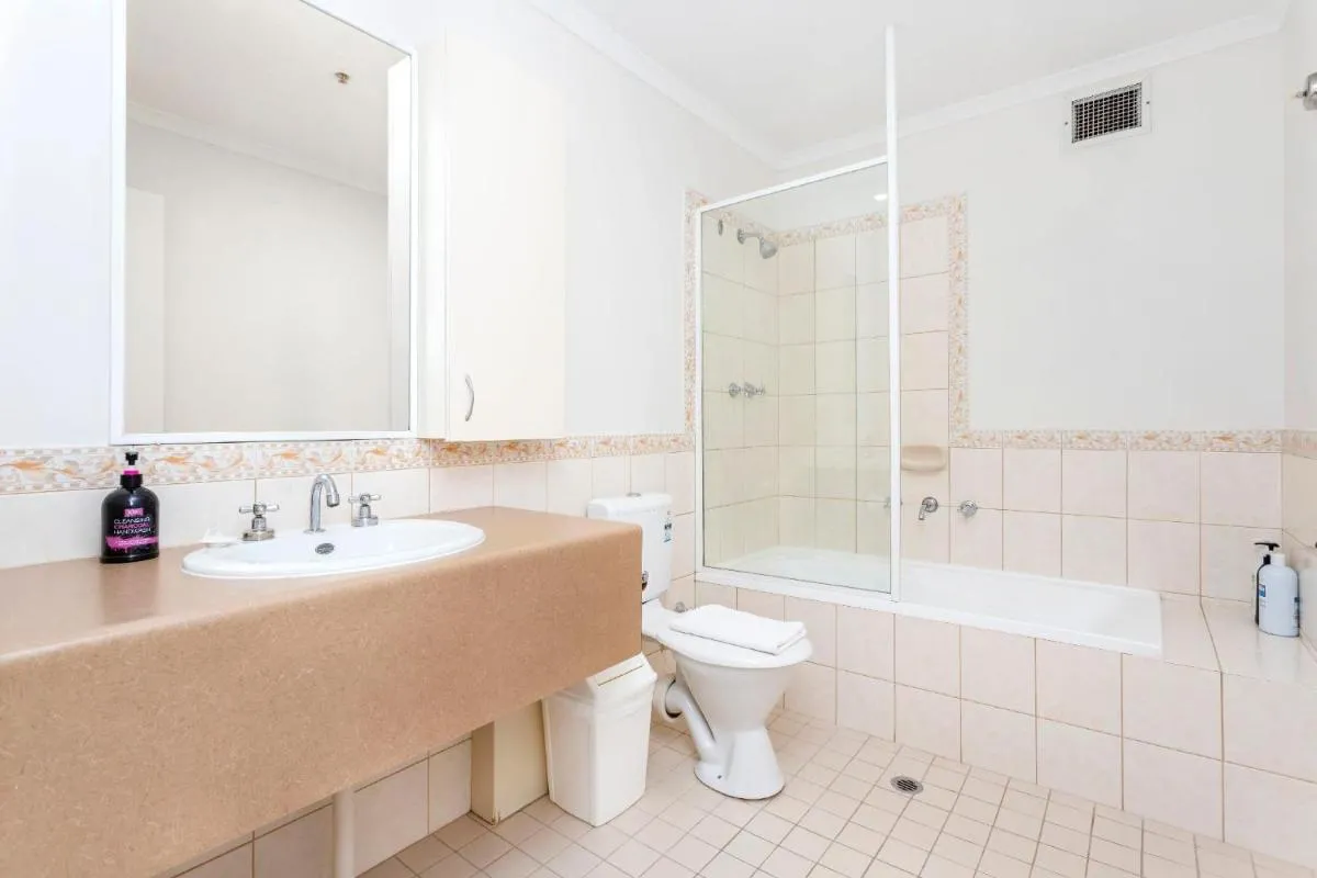 404 Big Beautiful One Bed & Balcony - 3