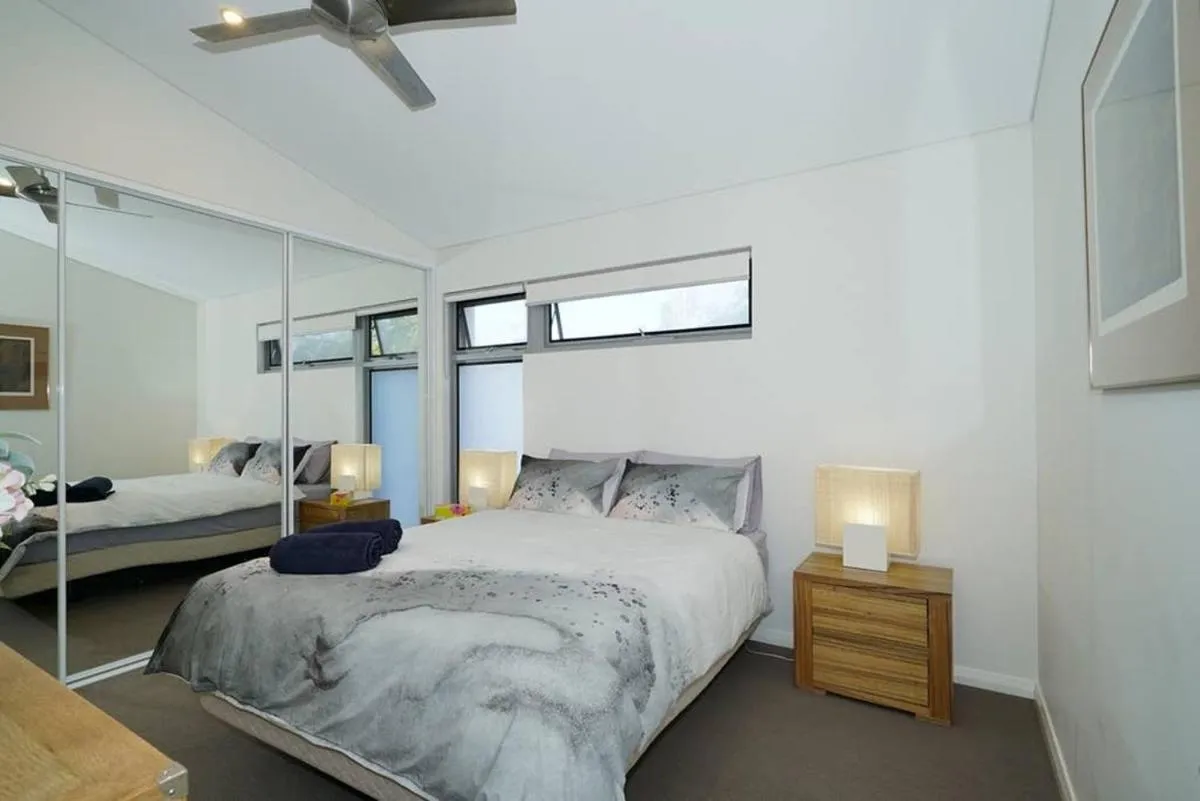 4 Eco Rated Home Perth Sleeps 4 - 2