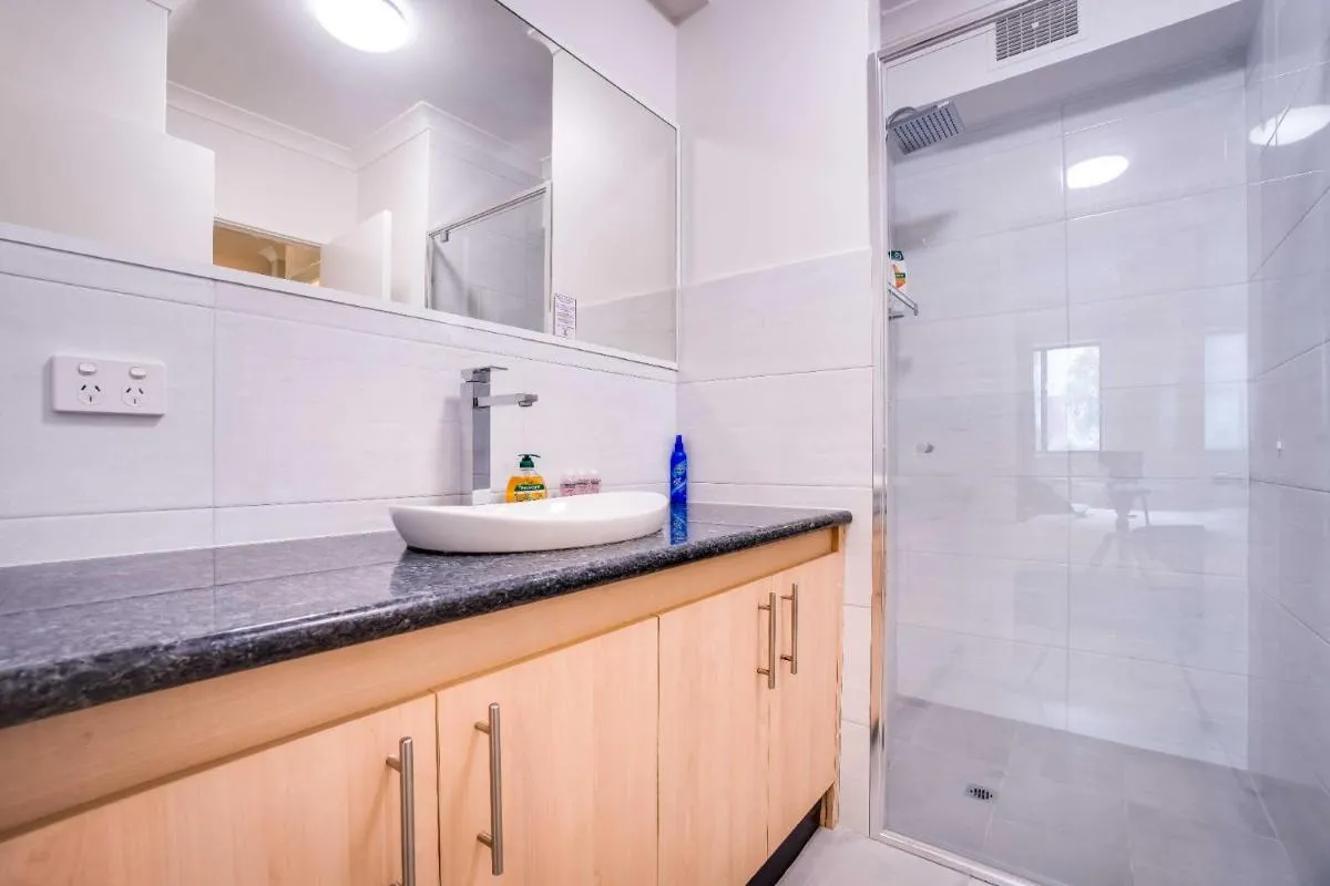 4 So Much More Family Apt 2br Parking - 3