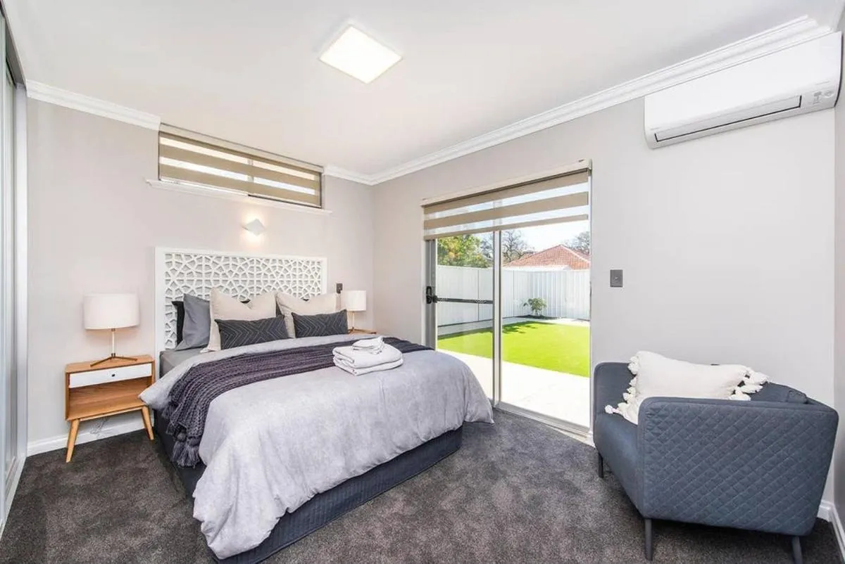 7 Royal Family Kensington 4br 2bth - 2