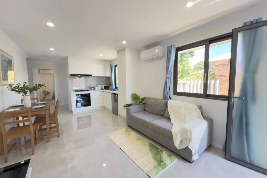 A3 AirportRetreat – Full Kitchen, Biz & Leisure