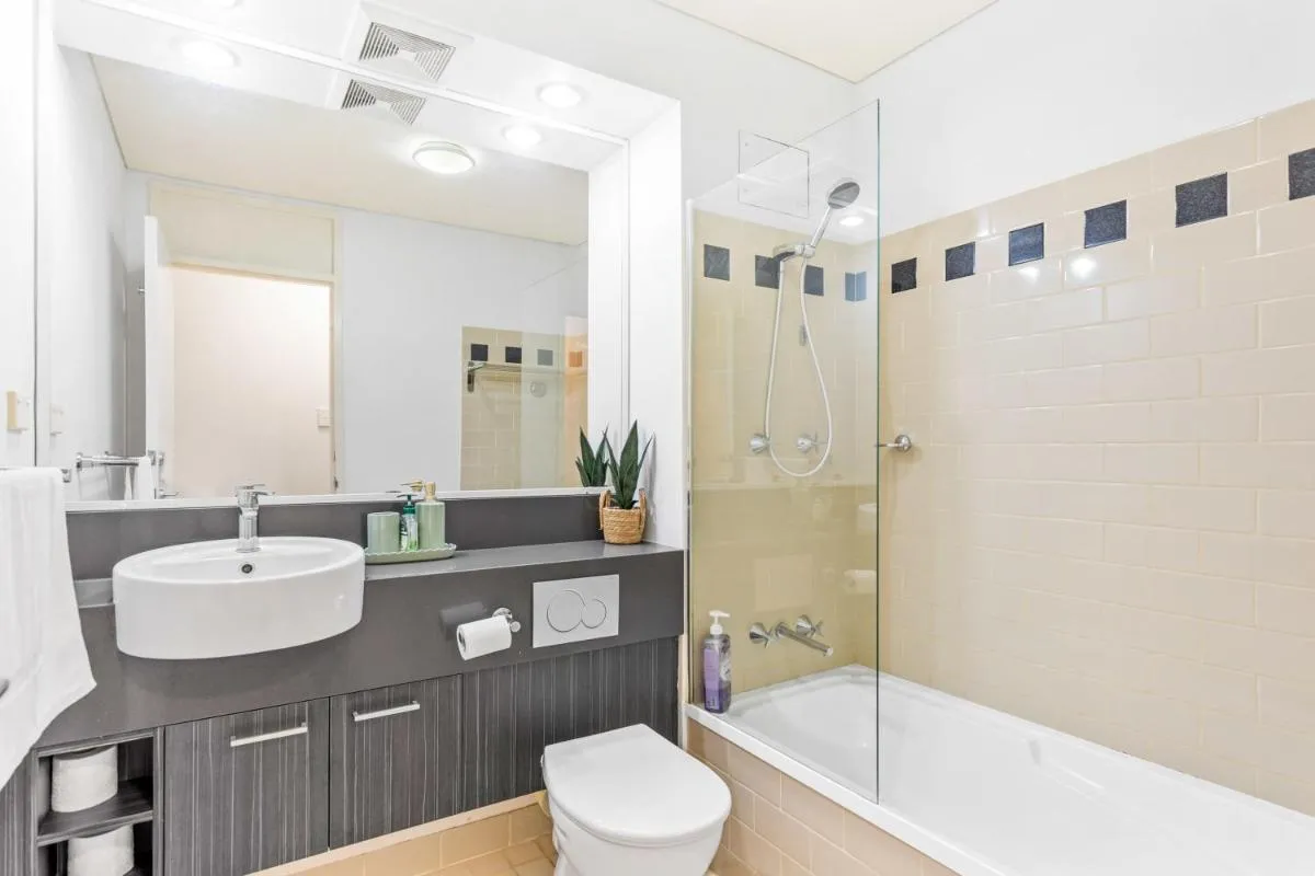 Apartment with City Views in East Perth - 3