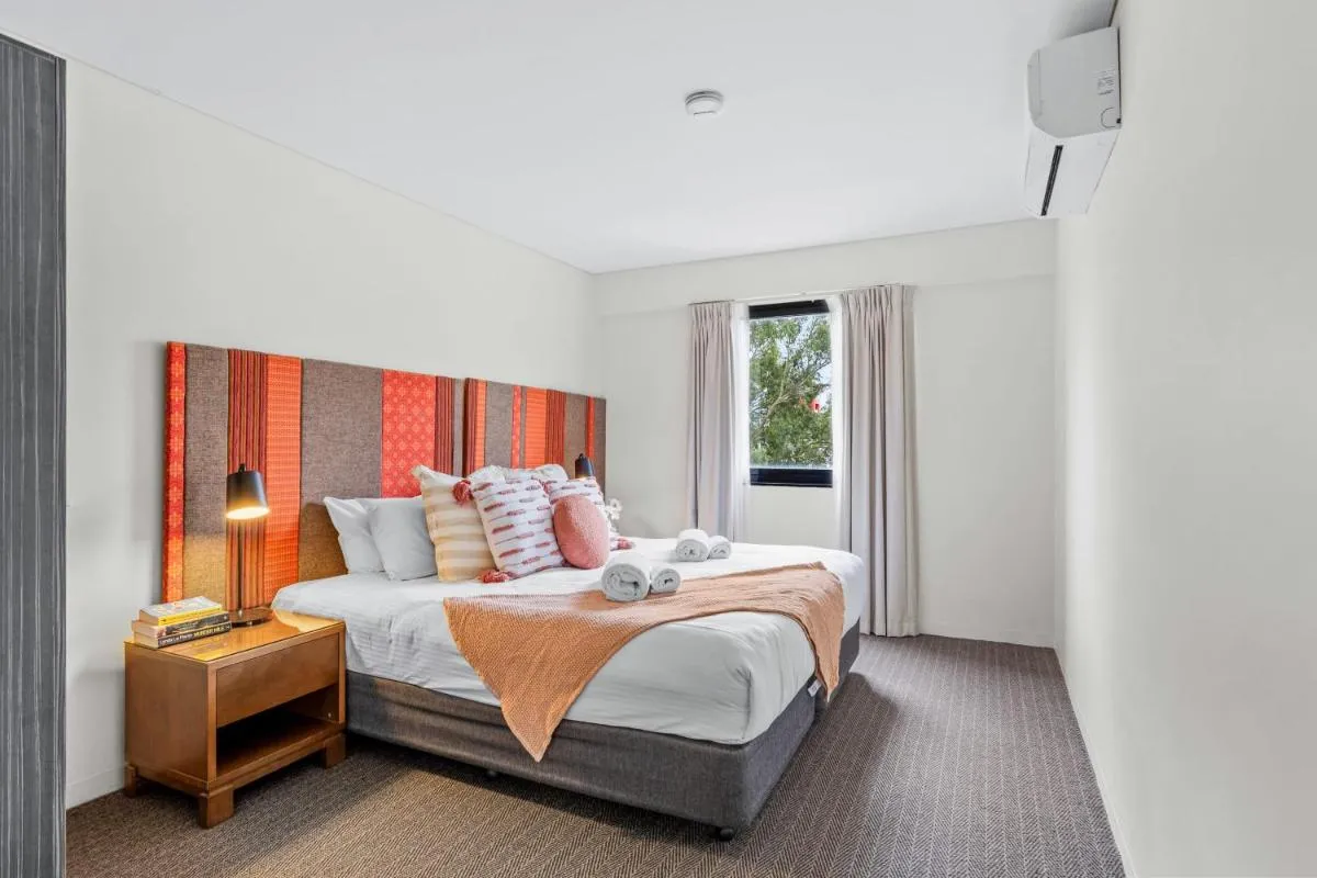 Apartment with City Views in East Perth - 2