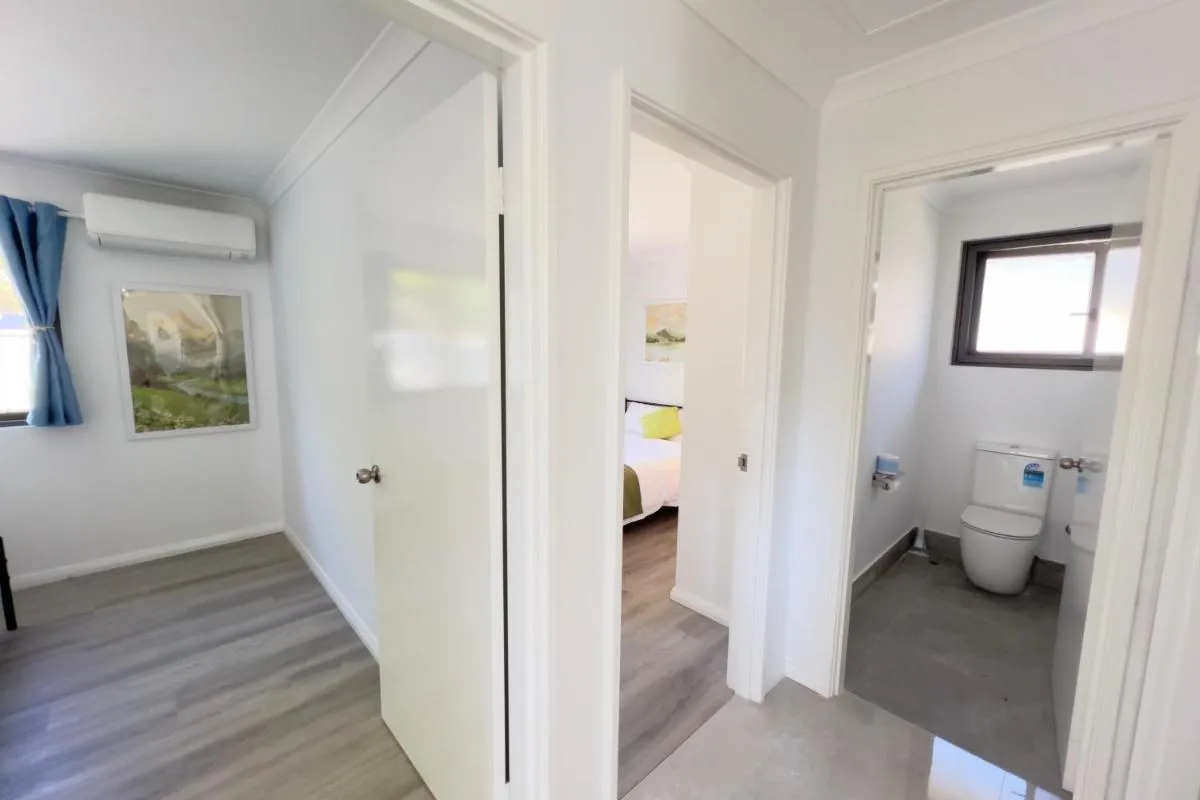 B3 Near Airport – Cozy Home, Walk to Shops & Eats - 3