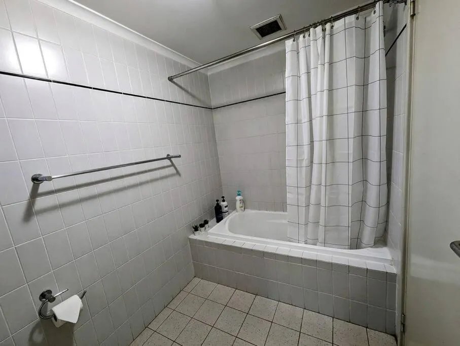 City & lakeside with free parking, pool and 10 mins walk into the City - 2