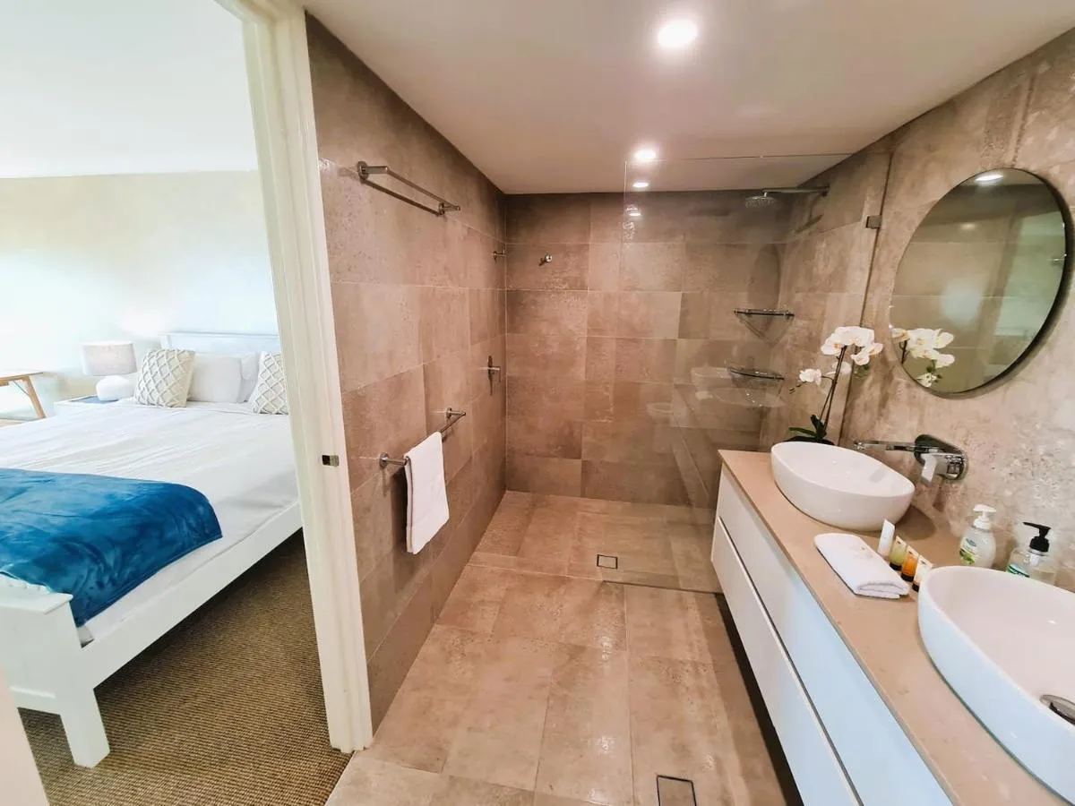 Clifton On Scarborough – Absolute Beachfront - 3
