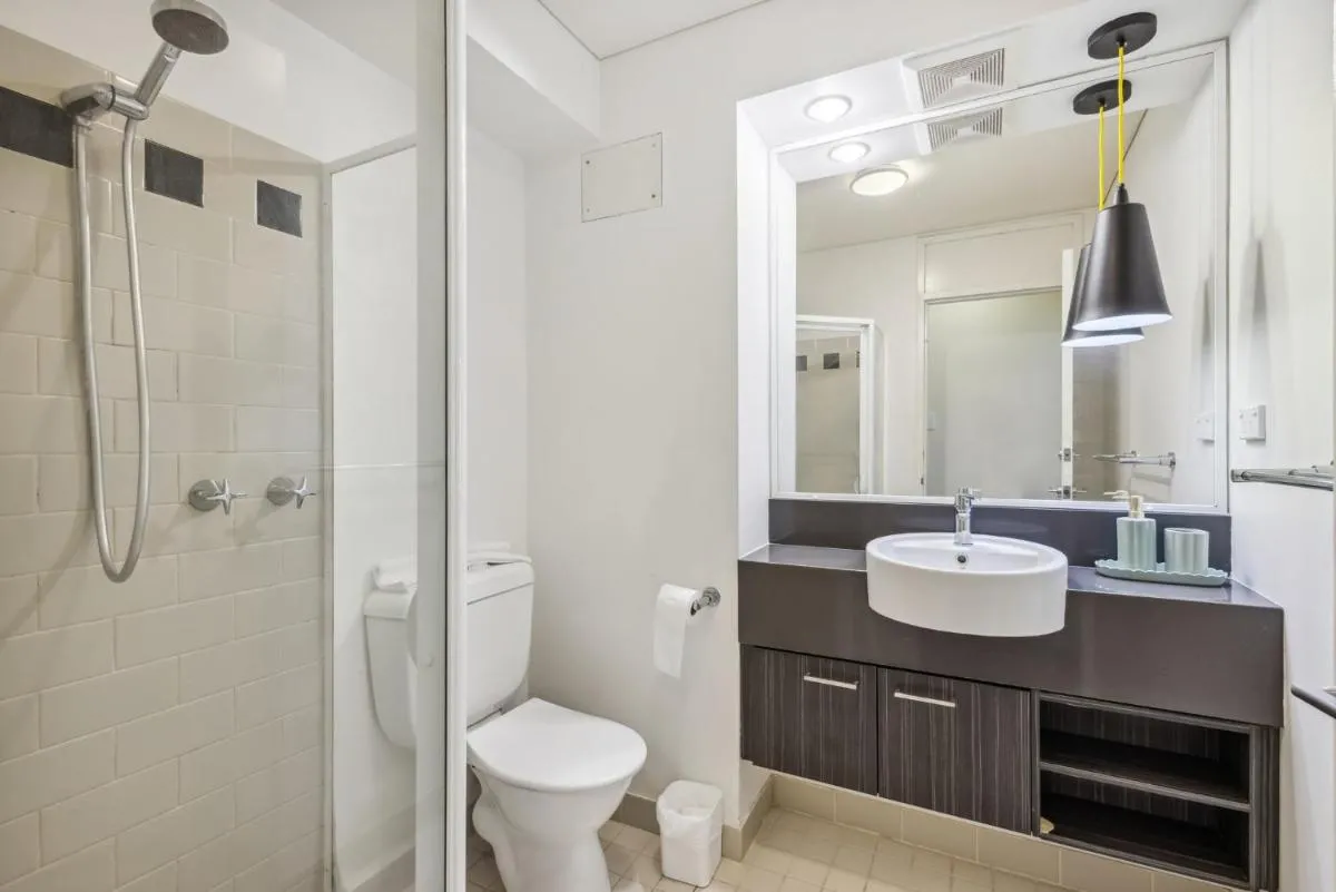 Cozy 2-Bedroom Apartment with City Views - 3