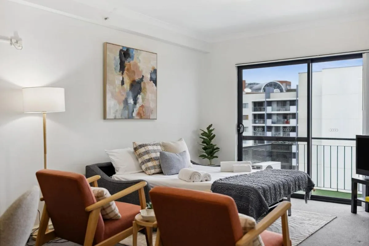 Cozy City Apartment with Stunning Views and Ameni - 2