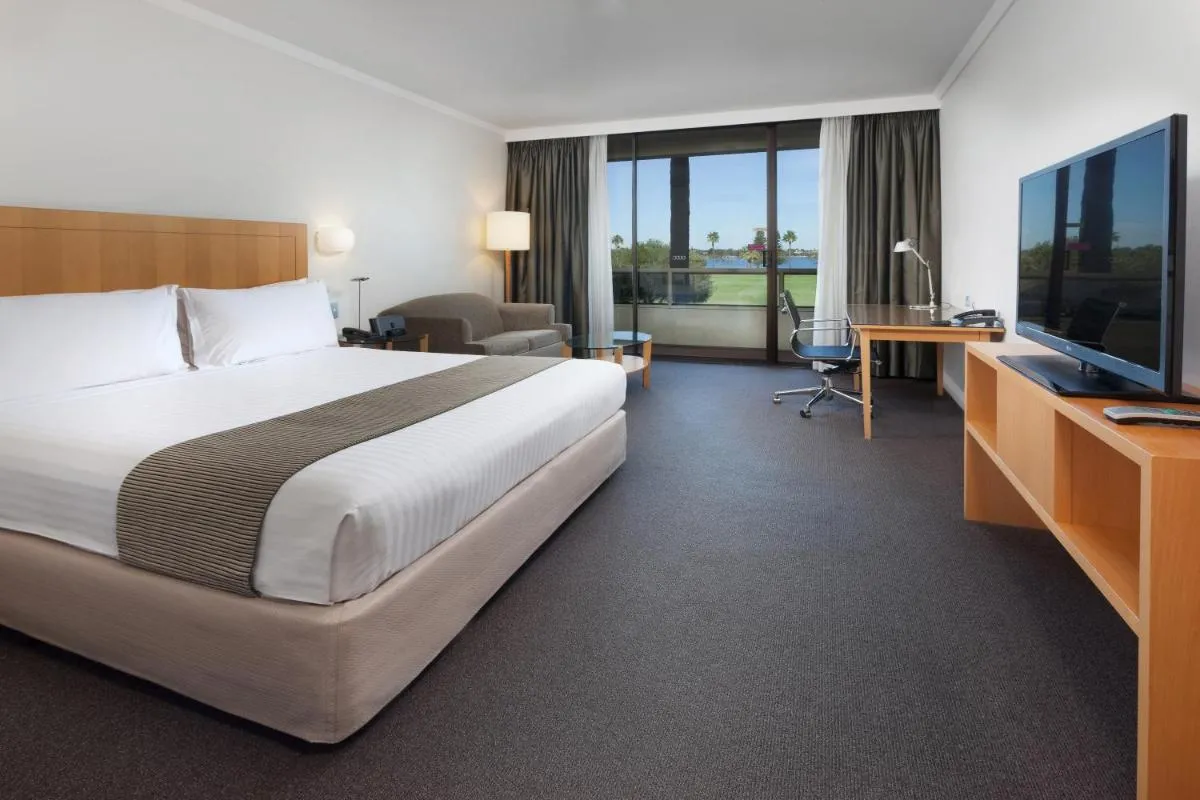 Crowne Plaza Perth by IHG - 3