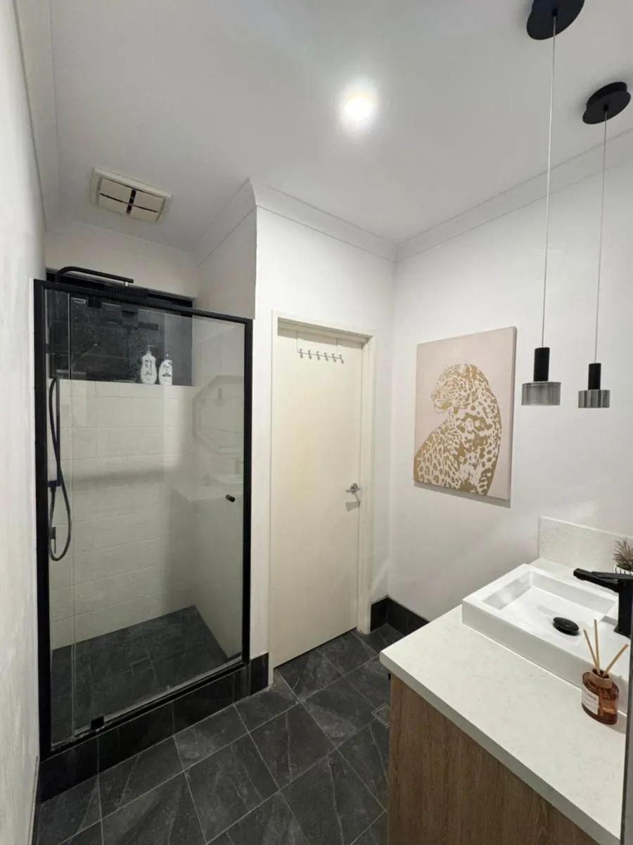 Décembre House – 24hrs Self Check-in Room in Belmont Central - 3