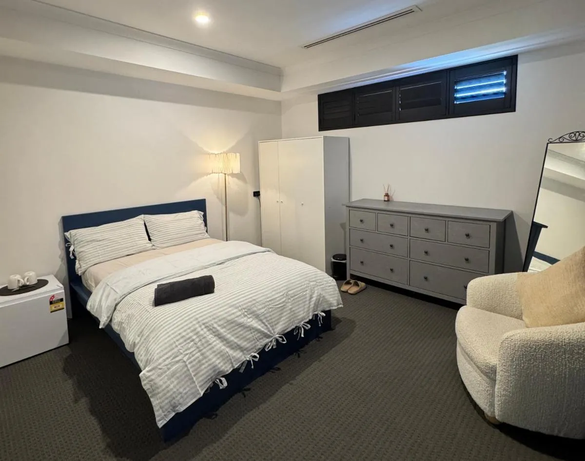 Décembre House – 24hrs Self Check-in Room in Belmont Central - 2