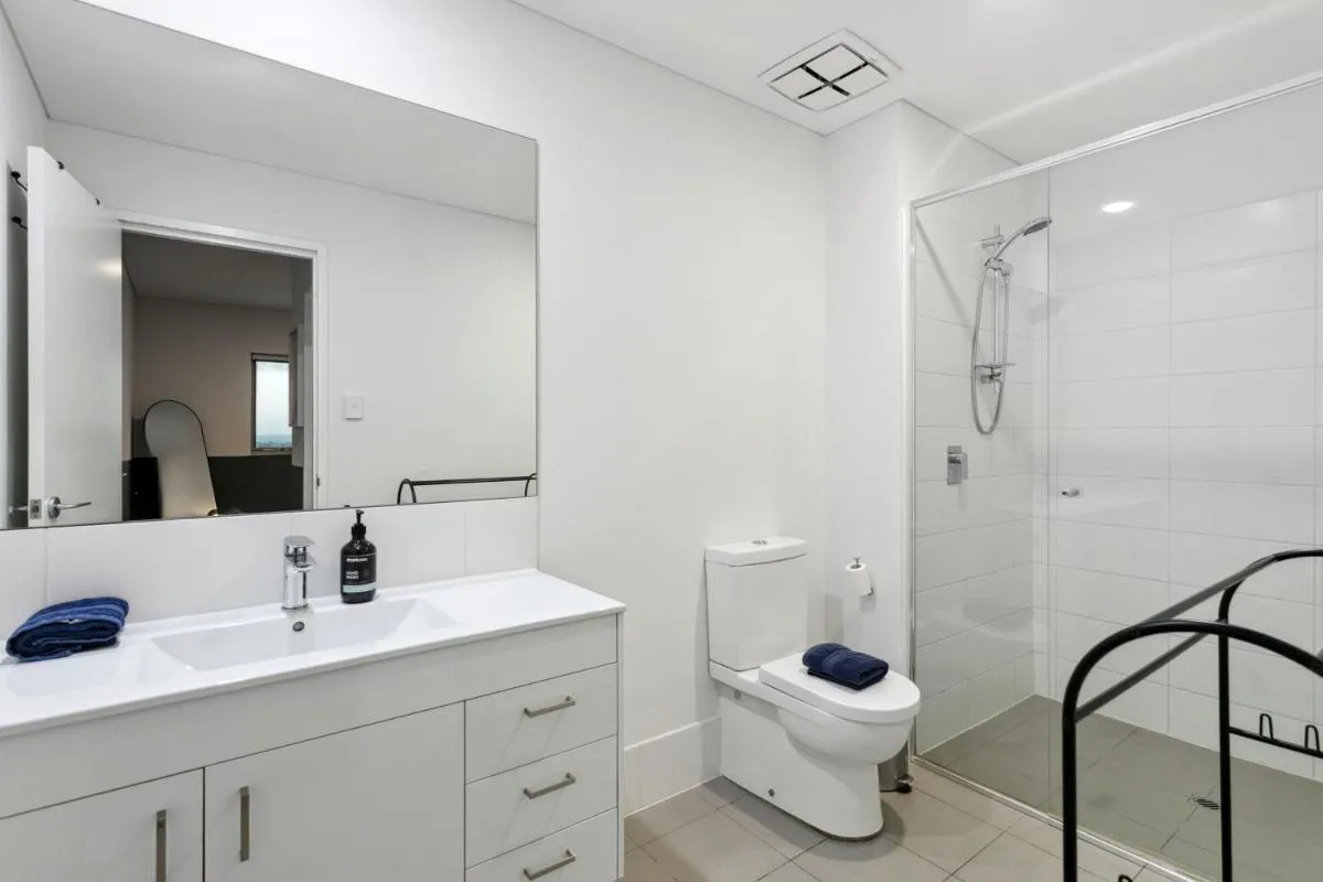 EAST34 – Skyline Haven East Perth - 3