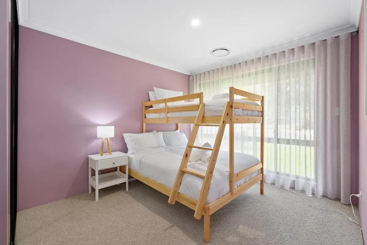 Family Friendly Close 2 Airport, Optus, Crown & City - 2