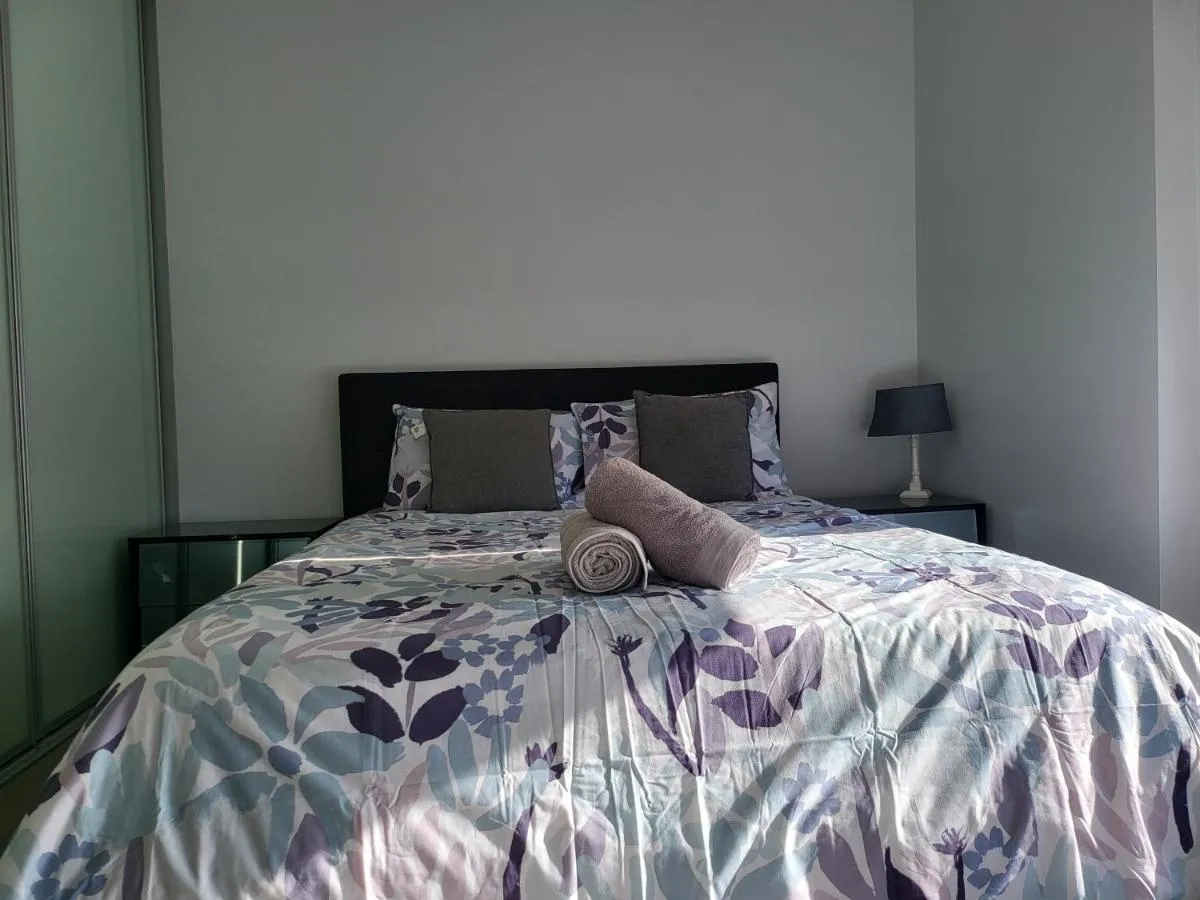Gerring Court with Free 1 Car Bay Parking - 3