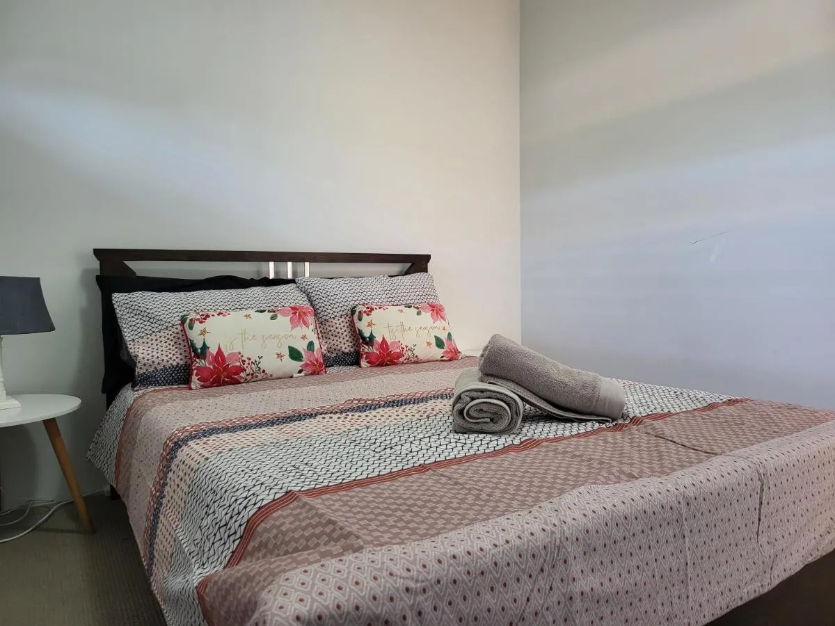 Gerring Court with Free 1 Car Bay Parking - 2