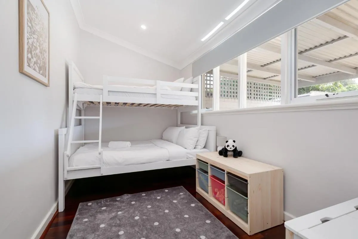 Guildford Cottage By Swan Bnb Management - 2