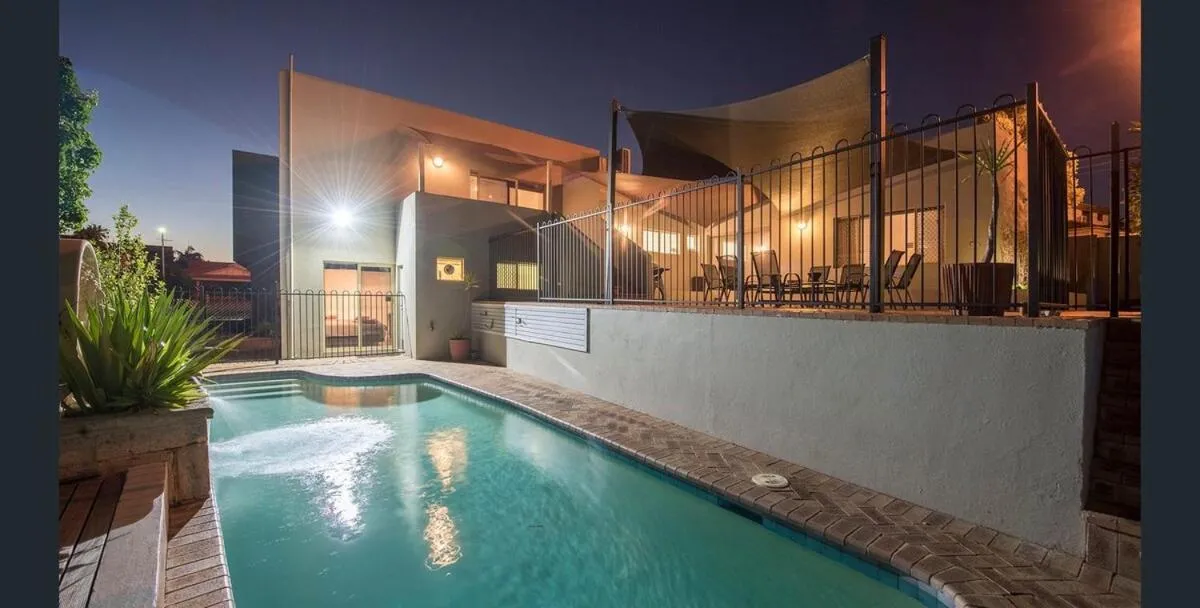 “Home away from home ” Large self contained studio with swimming pool - 2