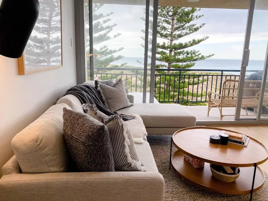 HoneyB – 2 bed Apt on the beach