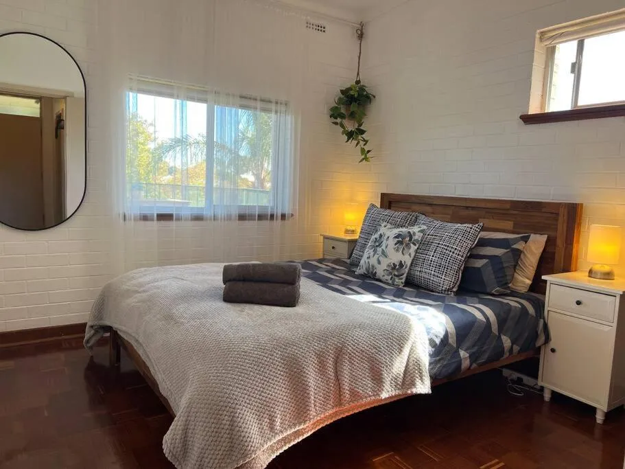 Humble & Cosy, in the Heart of East Vic Park - 2