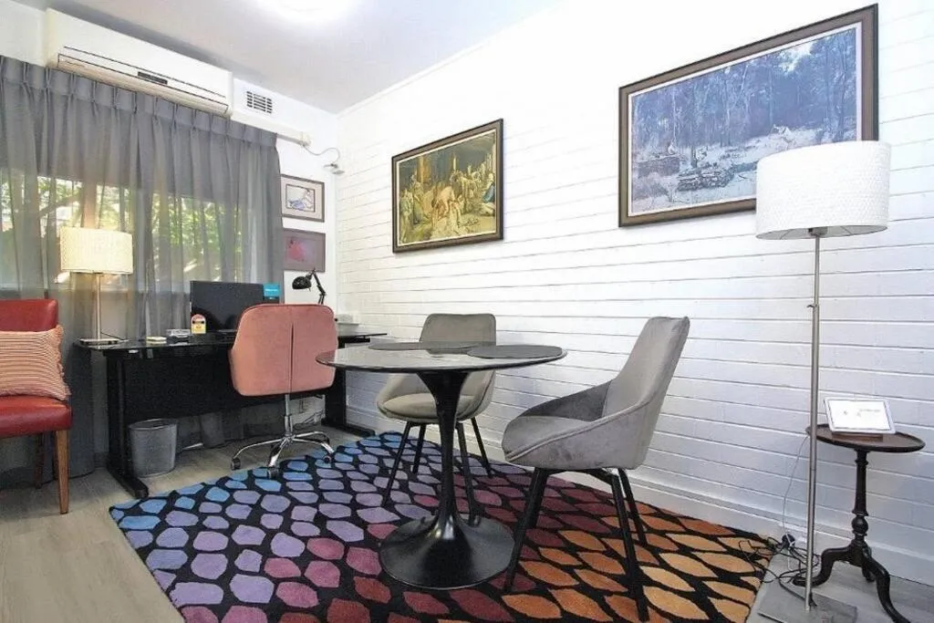LOCATION LIFESTYLE CONVENIENCE! WIFI NETFLIX WINE - 2