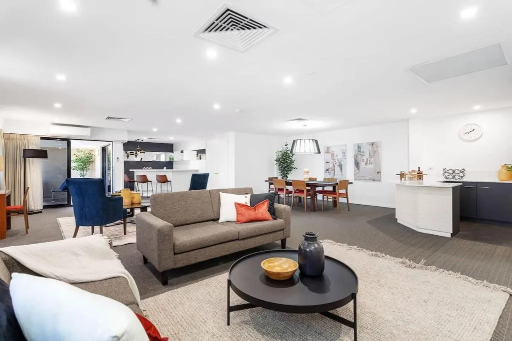 Large Luxe Penthouse fully equipped Perth CBD