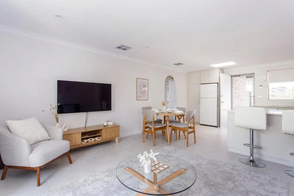 Maylands Riverside City Retreat