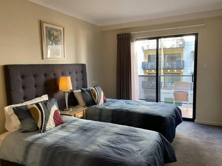 RIVERSIDE CITY VIEW PARKING NETFLIX WIFI WINE FREE - 2