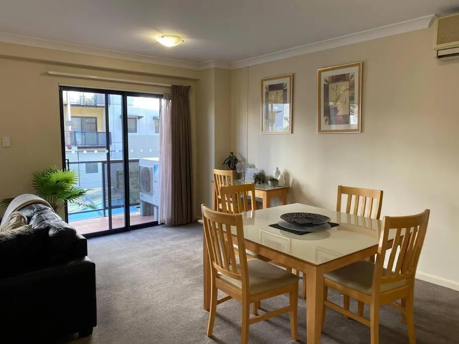 RIVERSIDE CITY VIEW PARKING NETFLIX WIFI WINE FREE - 3