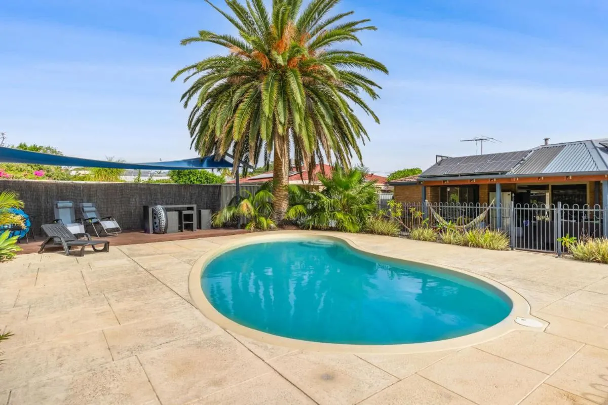 Relaxed Coastal Living with Poolside Bliss – Mullaloo - 2