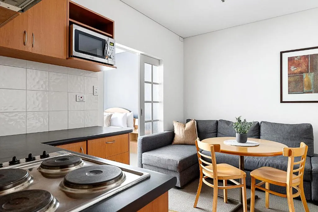 Retreat Horizons – Spacious Perth CBD 1BR