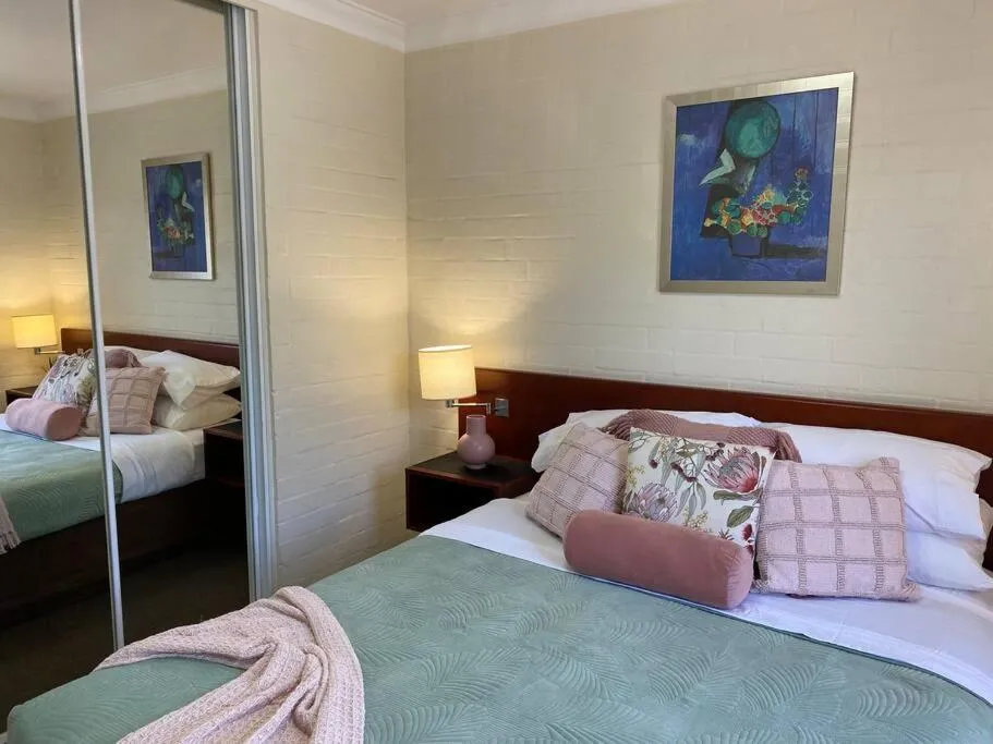 SUBI CENTRAL CLOSE CBD HOSPITALS WIFI NETFLIX WINE - 2