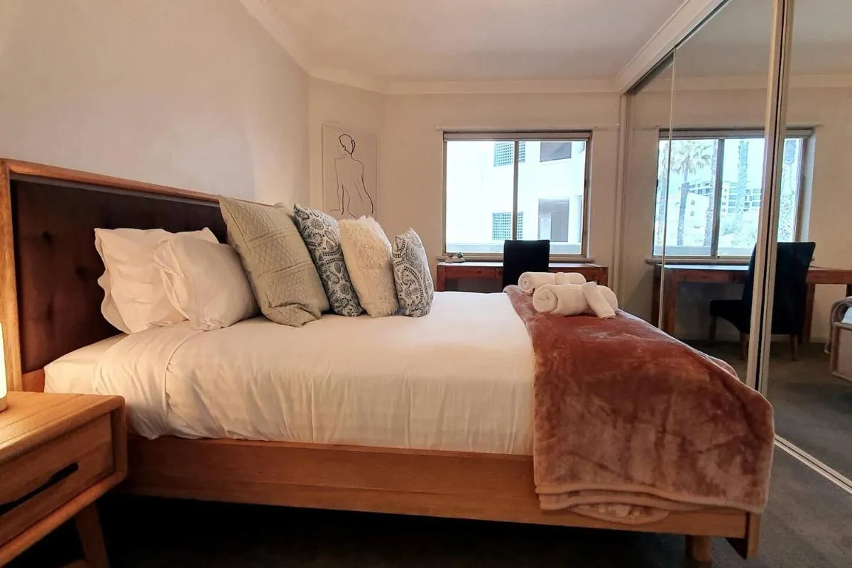 Sandcastles Beachfront Luxury Retreat Apartment - 2