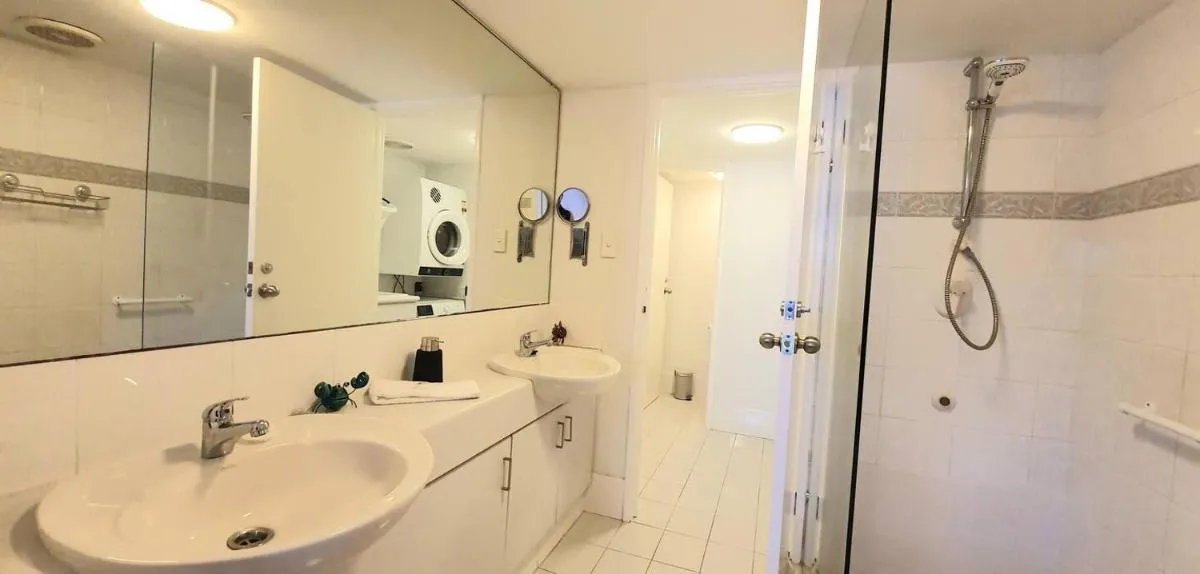 Sandcastles Beachfront Luxury Retreat Apartment - 3