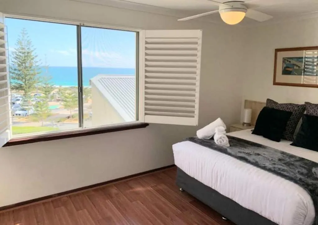 Scarborough Beach Front Resort – Shell Thirteen
