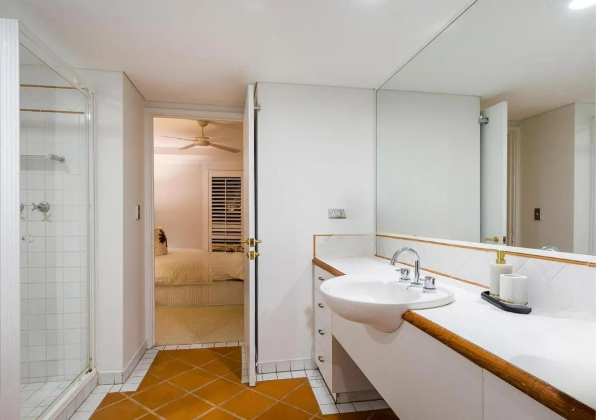 Scarborough Shores – Beachfront - 2