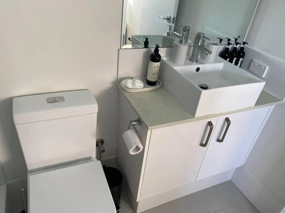 Smart Modern Close City/Airport WIFI/Park/Netflix - 3