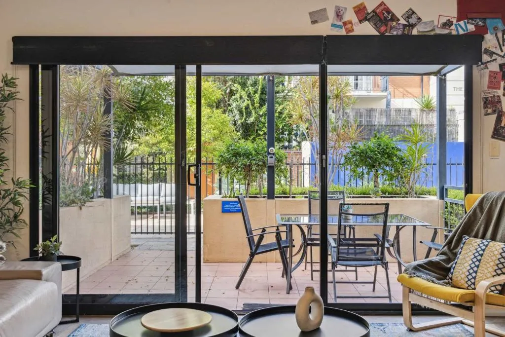 Spacious 3-Level Townhouse with Pool in Northbridge