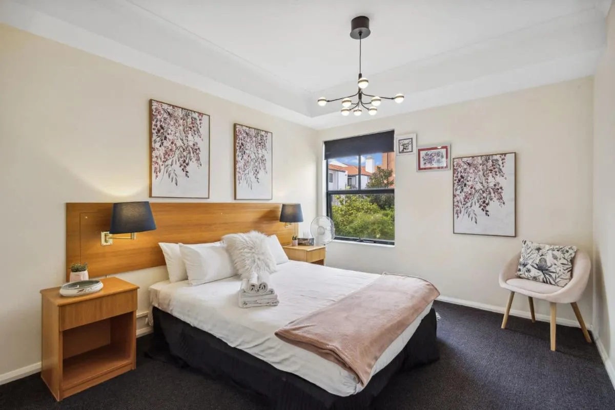 Spacious 3-Level Townhouse with Pool in Northbridge - 2