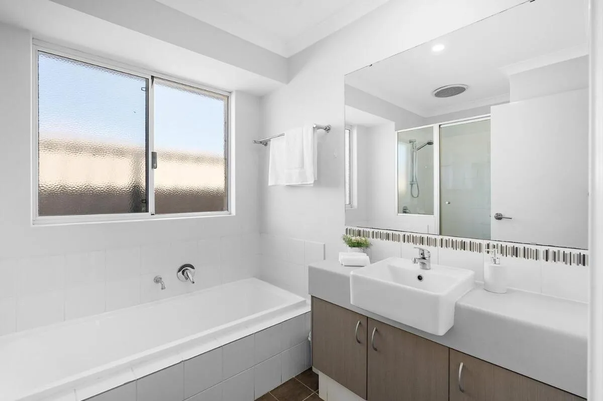 Spacious 4 Bedroom house in Southern River - 3