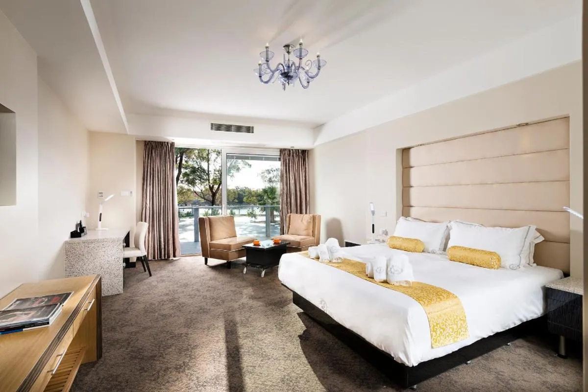 Swan River Hotel - 2