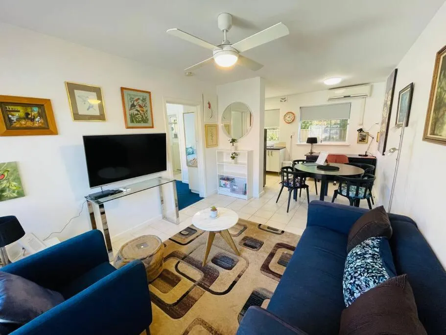 TOP LOCATION CONVENIENT QUIET WIFI NETFLIX WINE - 2