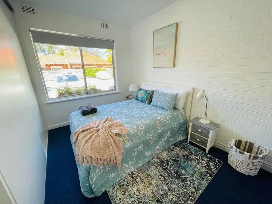 TOP LOCATION CONVENIENT QUIET WIFI NETFLIX WINE - 3