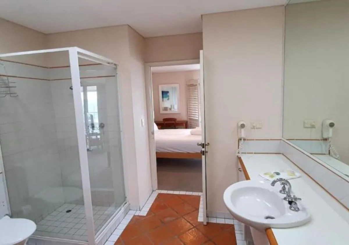 The Sea Breeze Apartment Direct Ocean Views Top Floor - 3