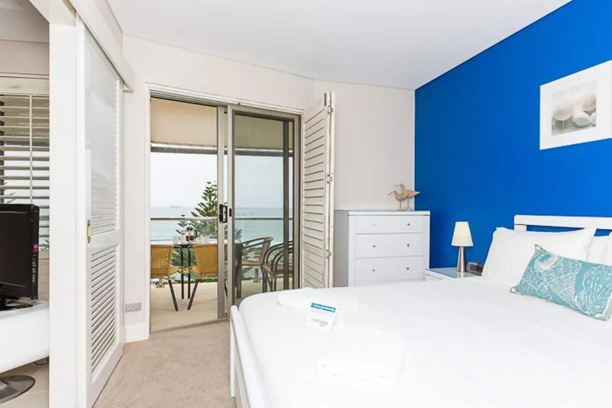 The White Pearl Apartment Direct Ocean Views Top Floor - 2